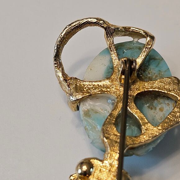 Distinctive Sphinx Cat Brooch:  Gold-Plated, Faux Turquoise, Red Crystal Eyes - Picture 10 of 12